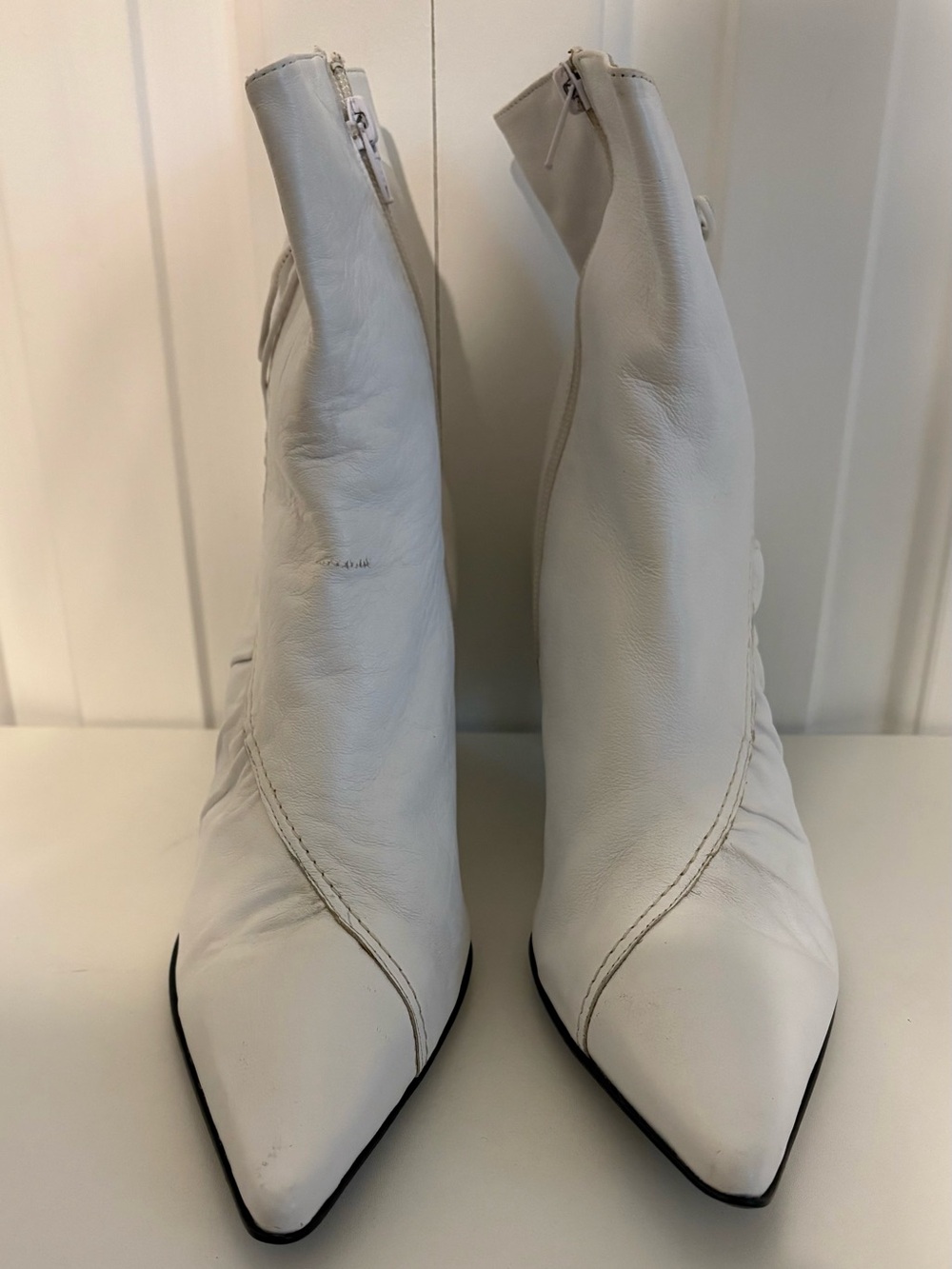 BUFFALO LONDON White Pointed Leather Ankle Boots, Size 41